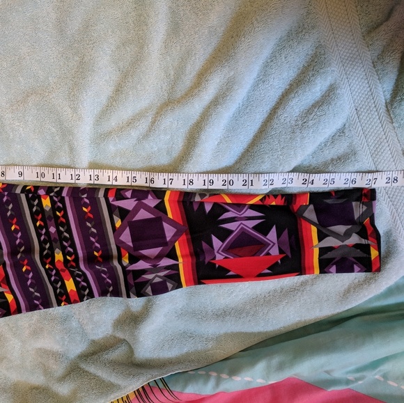 BNWT LULAROE ARROWS TALL & CURVY LEGGINGS. - Picture 6 of 7